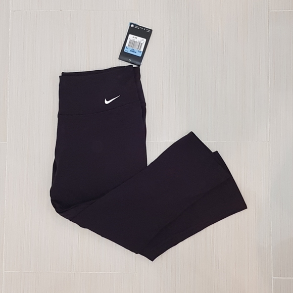 Nike Pants - NWT Nike dri-fit capri legging